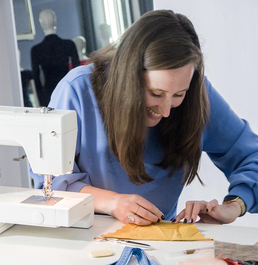 Learn to use the sewing machine and all its functions