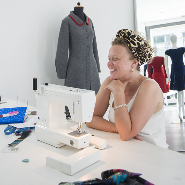 Learn to use the sewing machine and all its functions