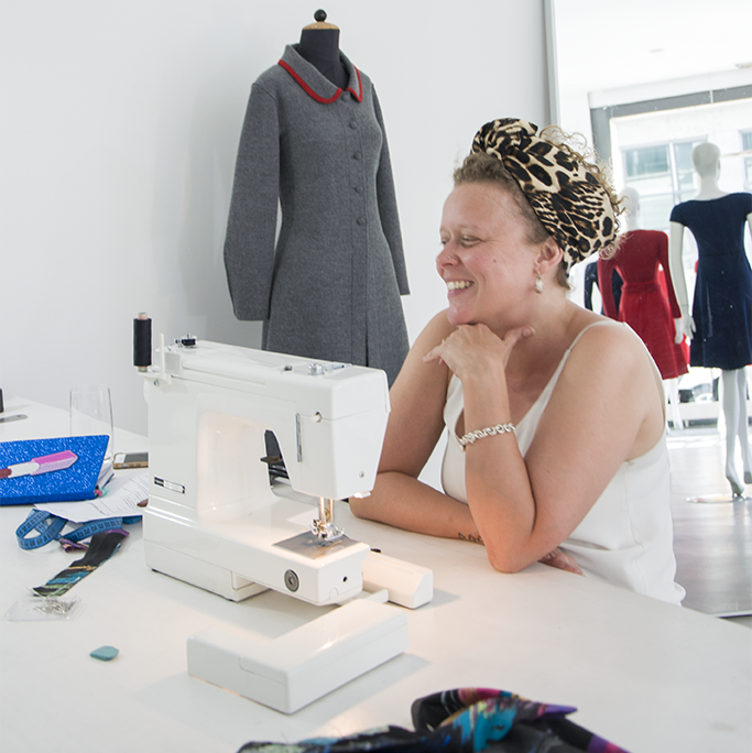 Learn to use the sewing machine and all its functions